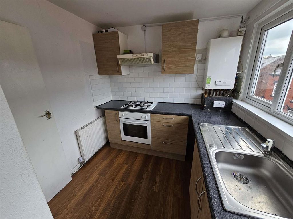 2 bed property to rent in Whingate Grove, Armley, Leeds LS12 Zoopla