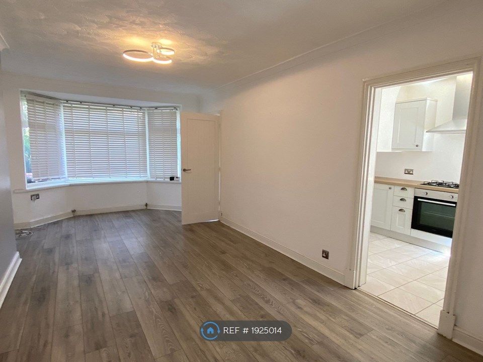 3 bed semidetached house to rent in Swinton Park Road, Salford M6, £