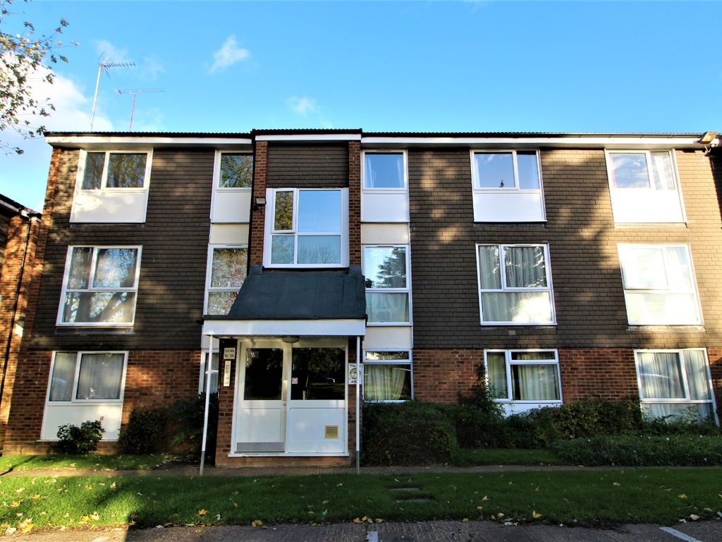 2 bed flat to rent in Cuffley Court, Hemel Hempstead, Hertfordshire HP2