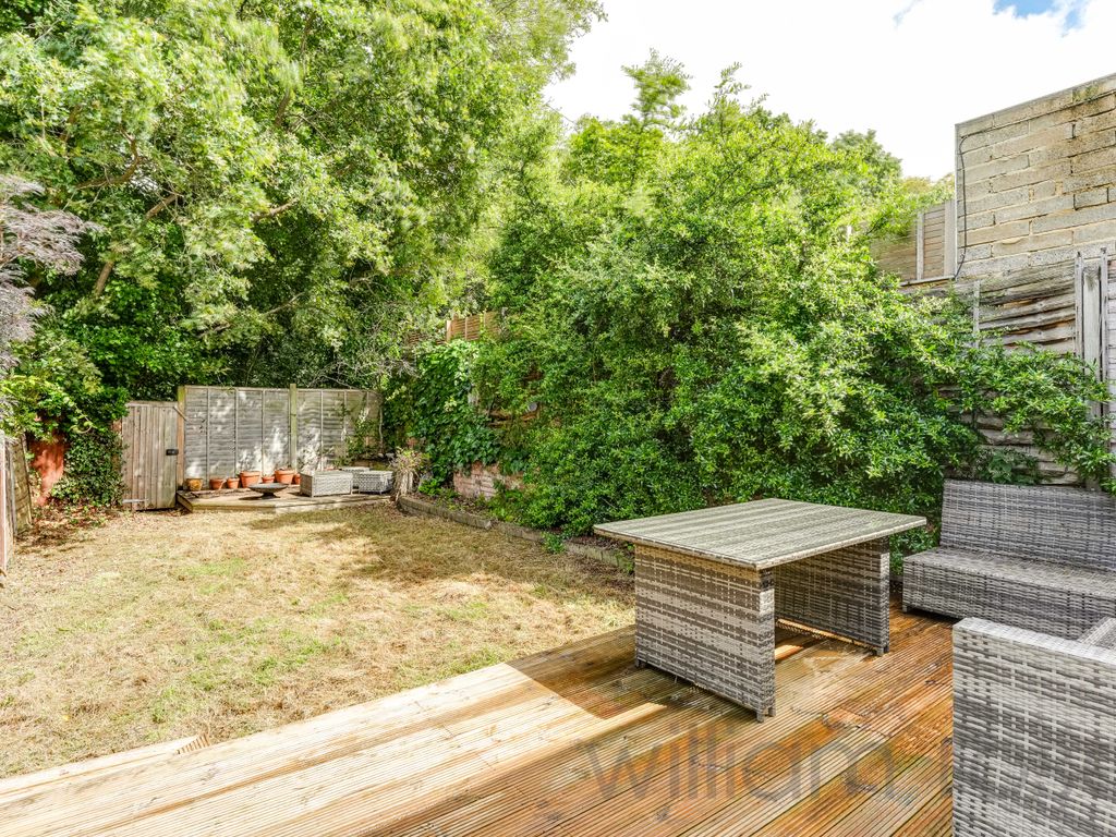 2 bed for sale in Newlands Road, Woodford Green IG8, £