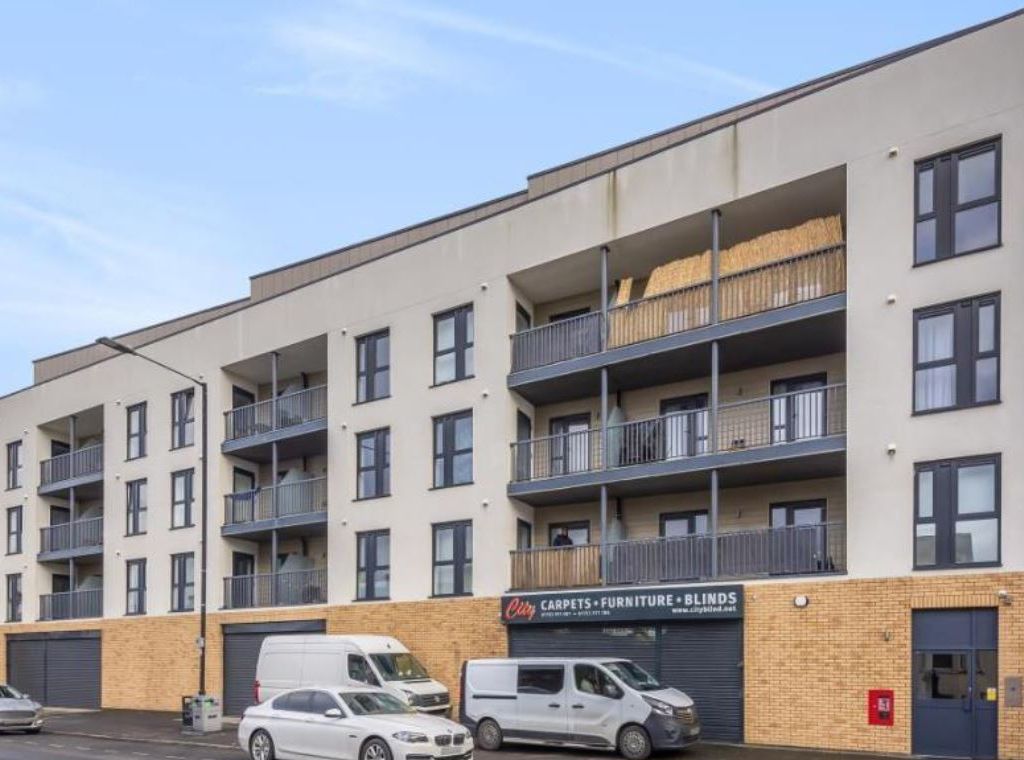 2 bed flat to rent in Lyons Way, Slough SL2 Zoopla