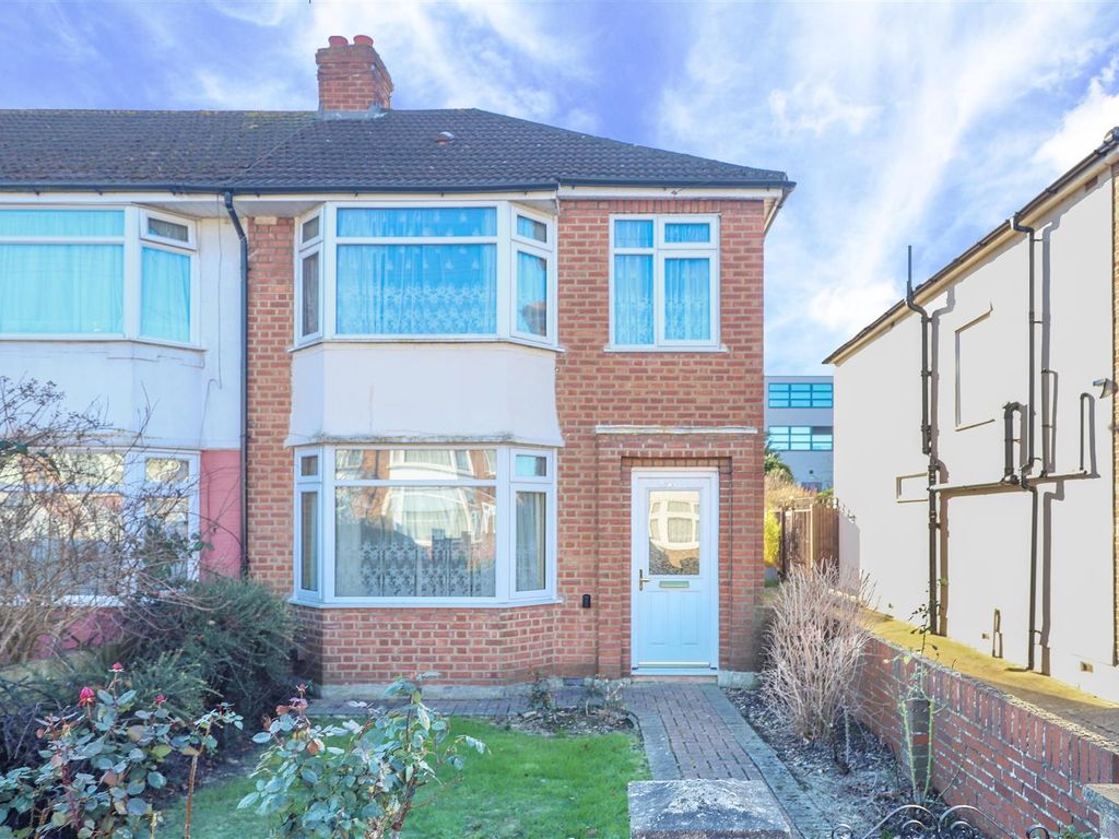 3 bed end terrace house for sale in Sutton Court Road, Hillingdon UB10