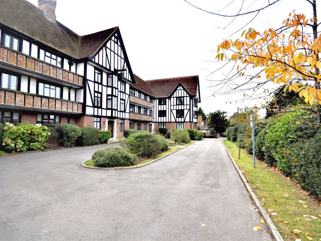 2 bed flat for sale in Lammas Lane, Esher KT10 Zoopla