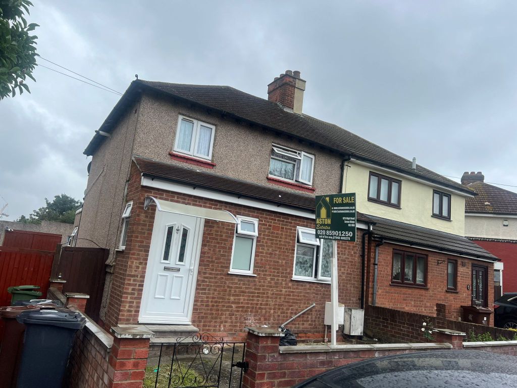 3 bed semidetached house for sale in Crescent Road, Dagenham RM10 Zoopla