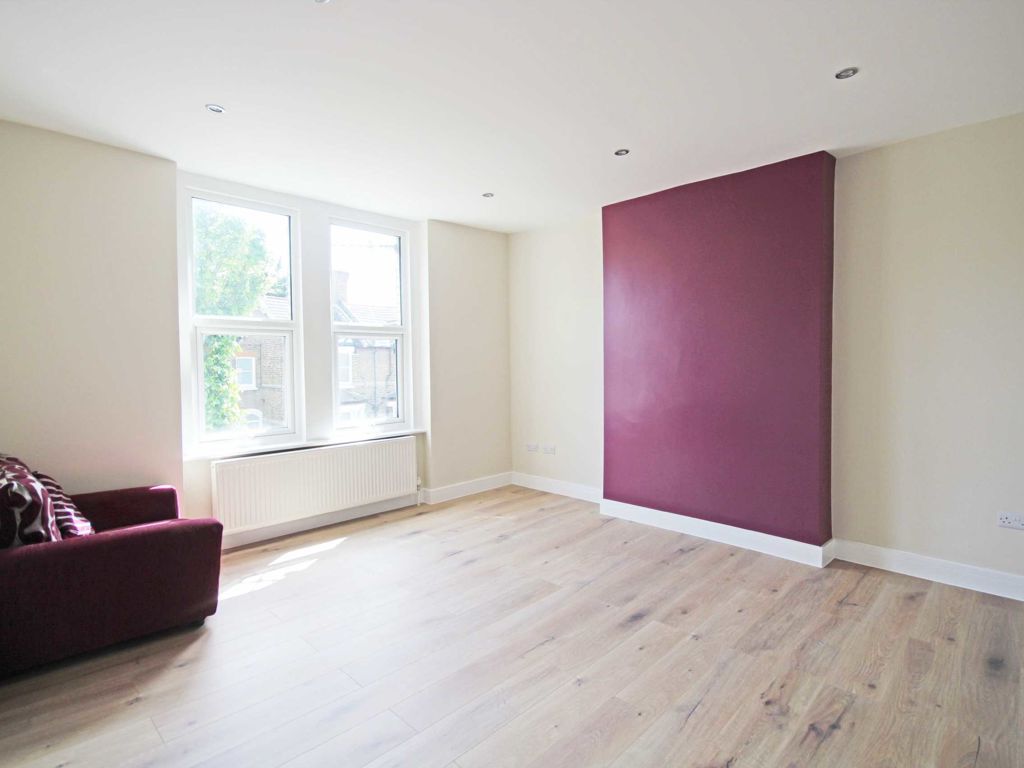 3 bed flat for sale in Hastings Road, London W13, £575,000 Zoopla