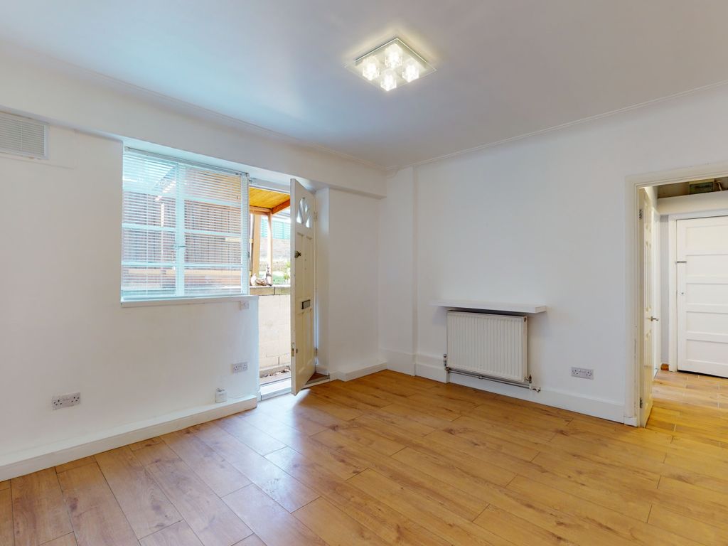 Studio to rent in Nightingale Lane, Clapham SW4, £1,290 pcm Zoopla
