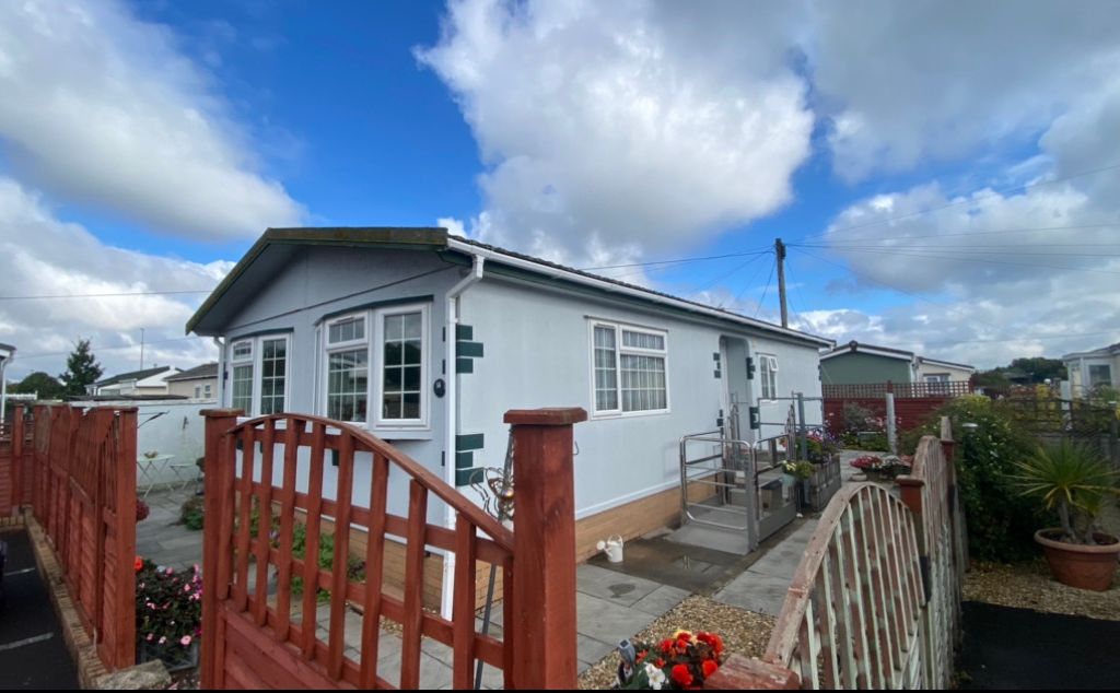 2 bed mobile/park home for sale in Paddock Park Homes, New Bristol Road