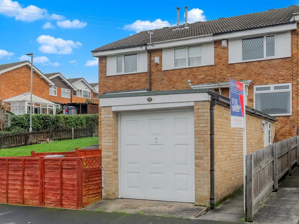 2 bed town house for sale in Cliffe Park Drive, Leeds LS12, £179,995