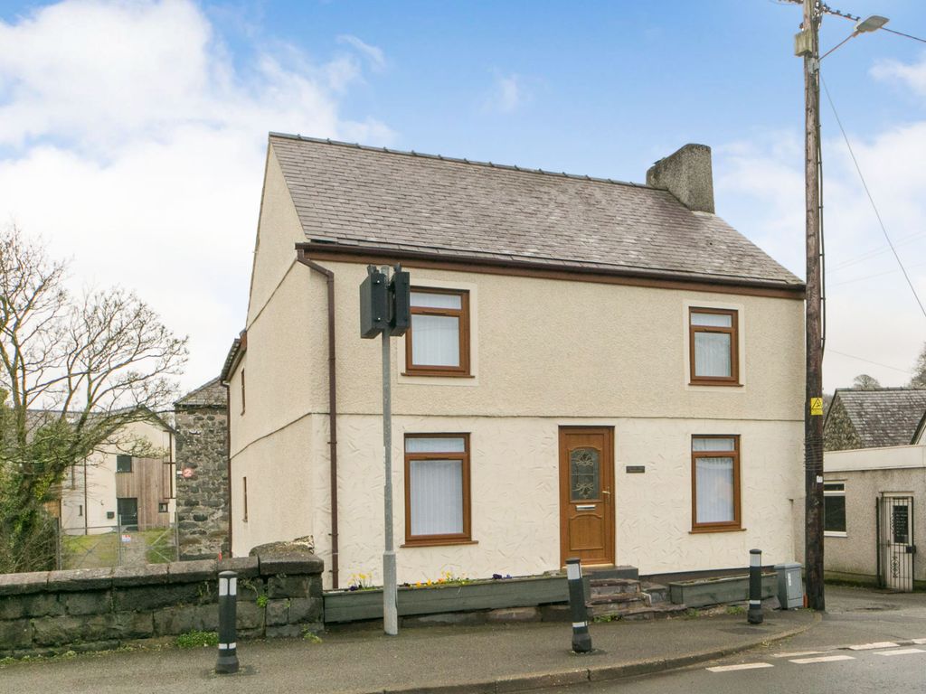 3 bed detached house for sale in Pen Y Bont, Bontnewydd, Caernarfon