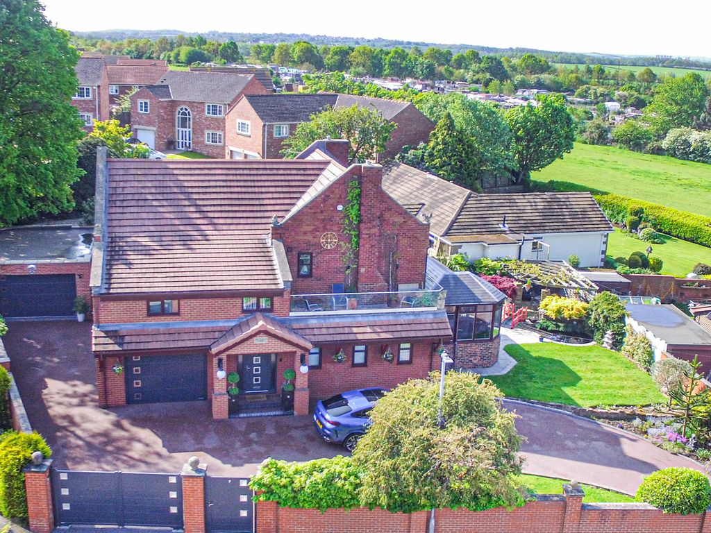 5 bed detached house for sale in Hare Park Lane, Crofton, Wakefield WF4