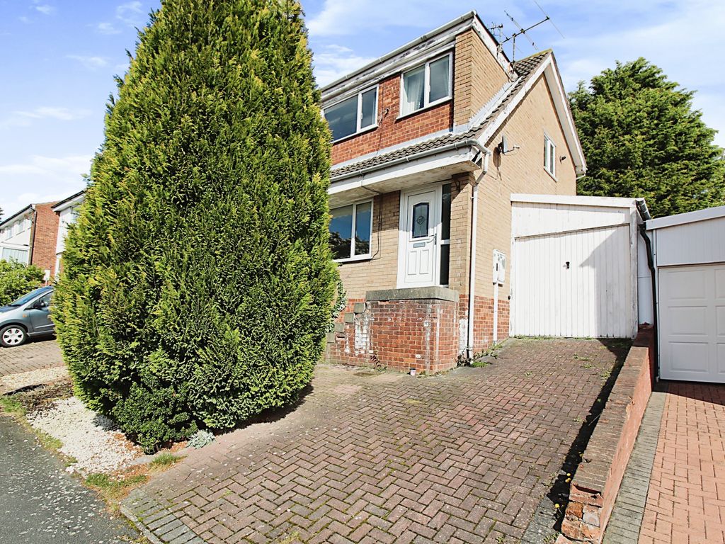 3 bed semidetached house for sale in Dale Bank Crescent, New Whittington, Chesterfield S43, £