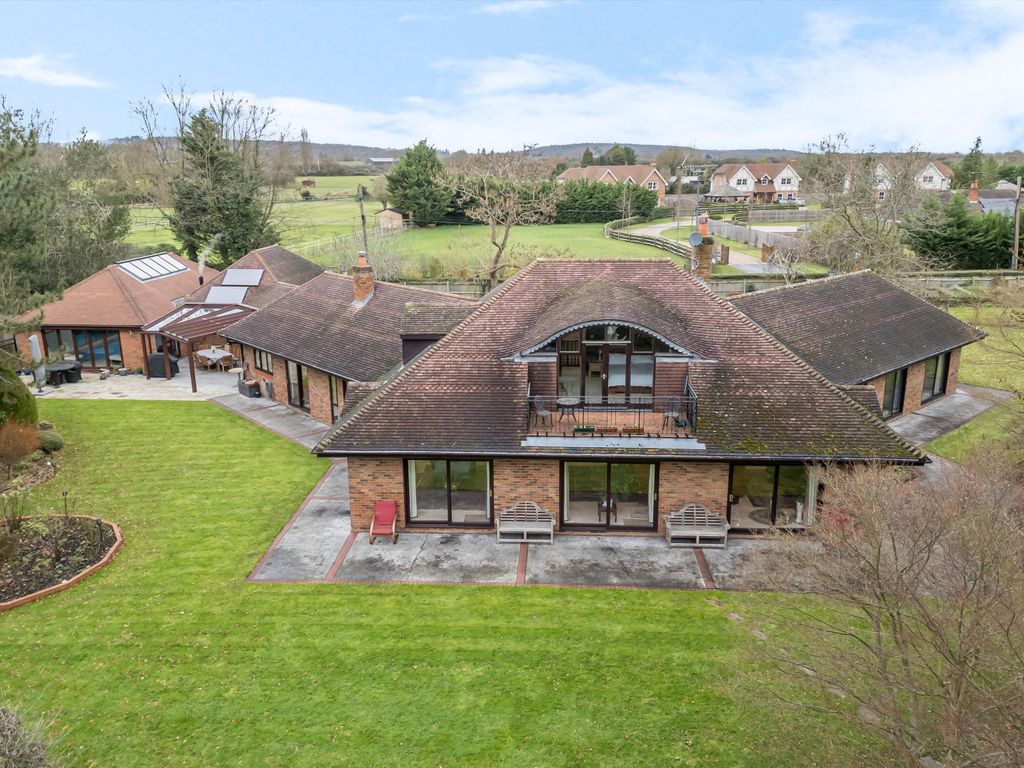 4 bed detached house for sale in Milley Road, Waltham St. Lawrence