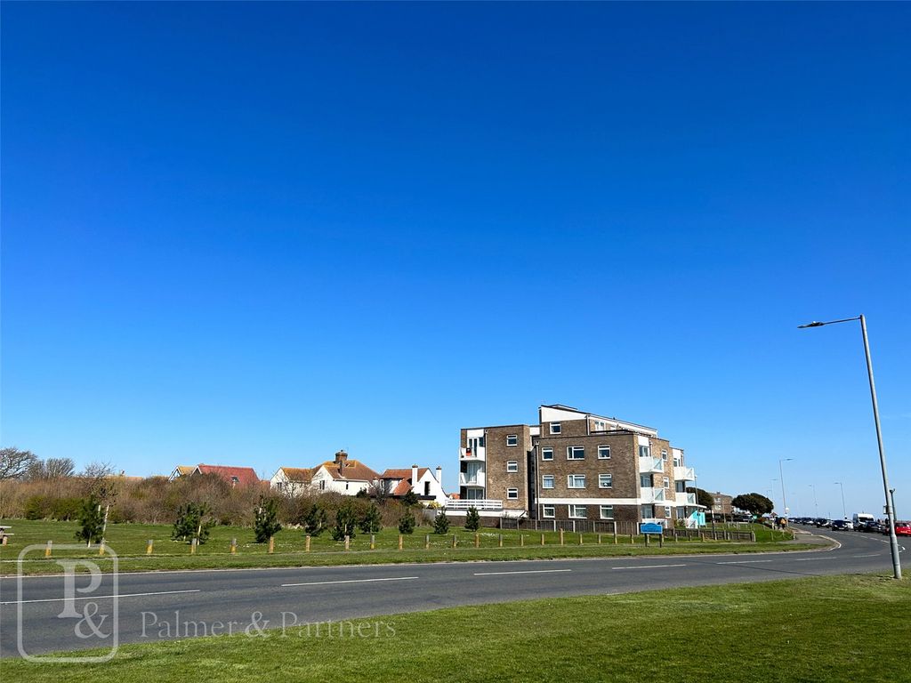 2 bed flat for sale in Lyndhurst Road, HollandOnSea, ClactonOnSea