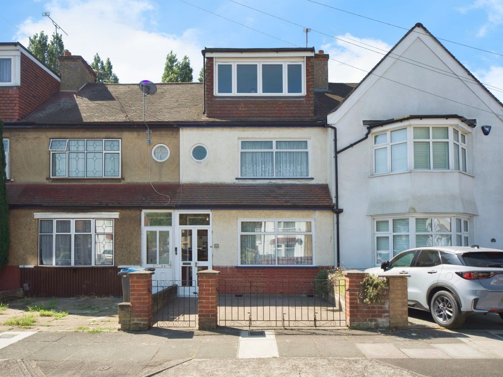 3 bed terraced house for sale in Amersham Avenue, London N18, £460,000 Zoopla