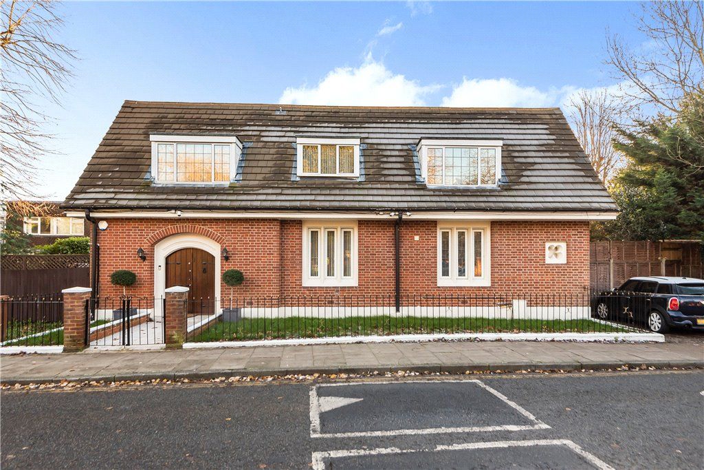 4 bed detached house for sale in Gordon Avenue, Stanmore, Middlesex HA7