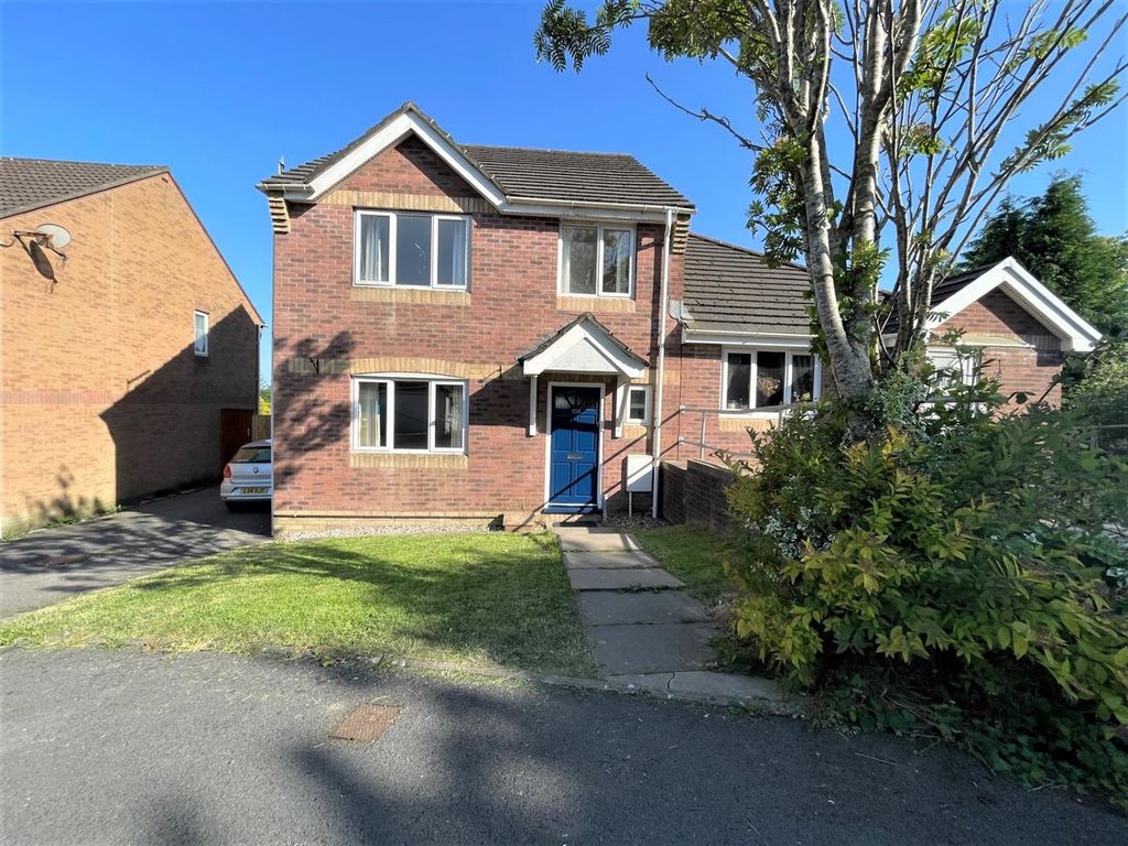 4 bed semidetached house for sale in Brynhyfryd, Llangennech, Llanelli