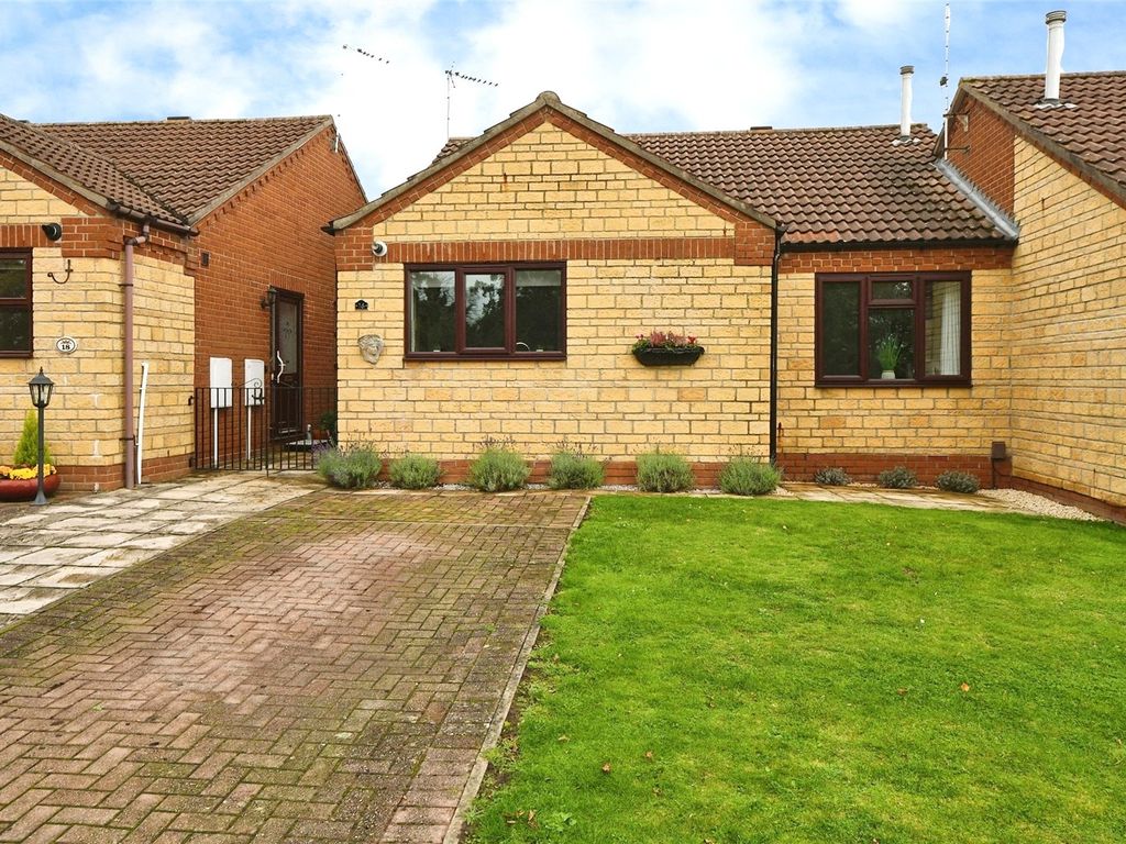 2 bed bungalow for sale in Meadowlake Close, Lincoln, Lincolnshire LN6