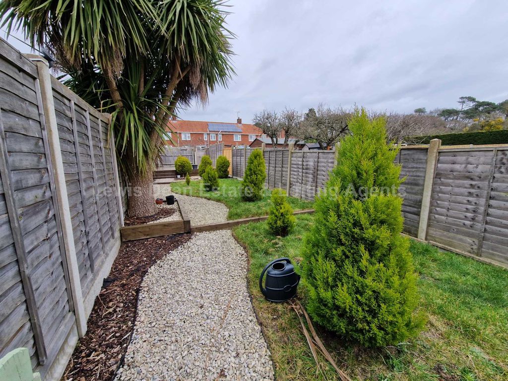 1 bed flat to rent in Road, Upton, Poole BH16 Zoopla