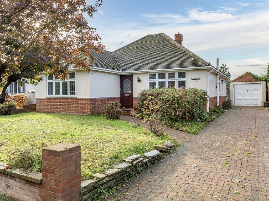 3 bed detached bungalow for sale in Old Road, Row Town, Addlestone KT15