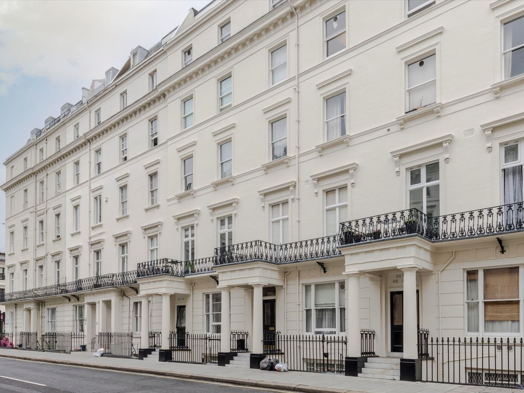 2 bed flat for sale in Gloucester Terrace, London W2, £800,000 Zoopla