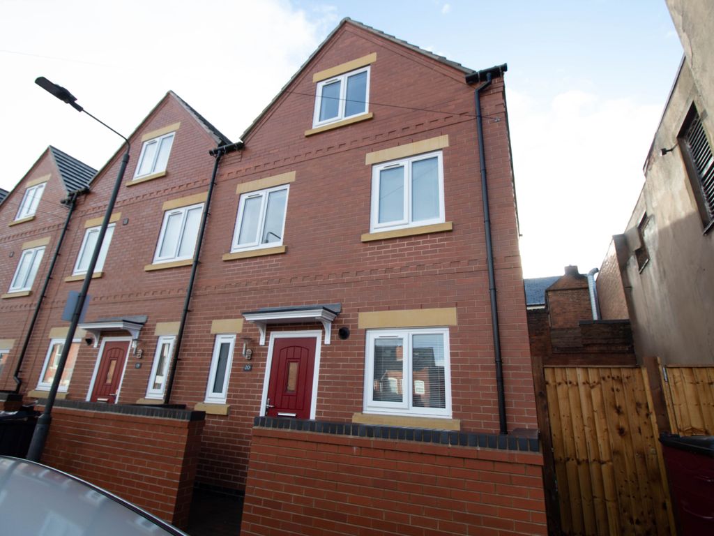 3 bed semidetached house to rent in Wilton Place, Ilkeston DE7, £995