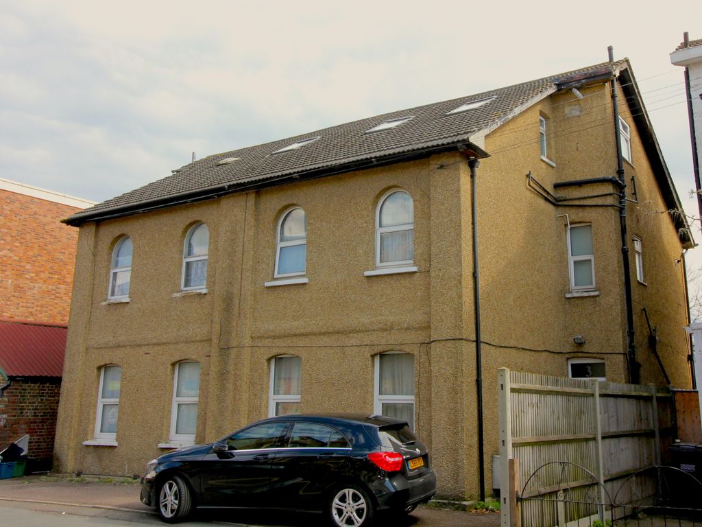 3 bed flat for sale in Suffolk Road, London SE25, £295,000 Zoopla