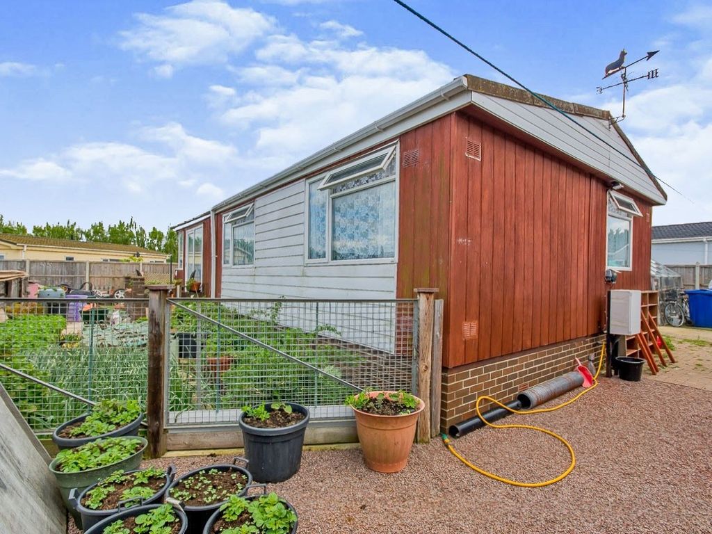 2 bed mobile/park home for sale in Norman Drive, Tattershall Road
