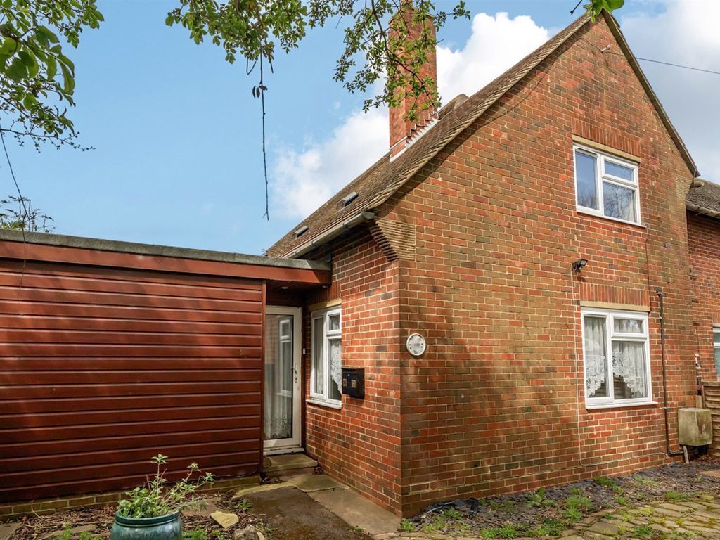 2 bed end terrace house for sale in 28 Farne Lane, Birdham, West Sussex