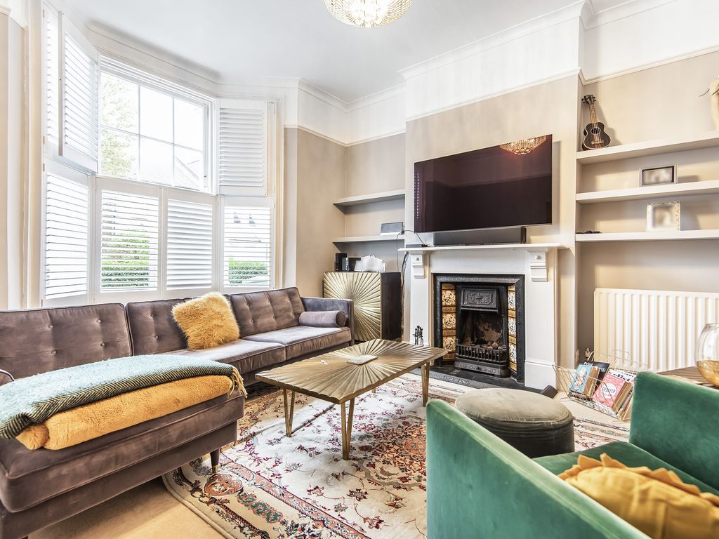 4 bed detached house to rent in Meadowcourt Road, Blackheath, London