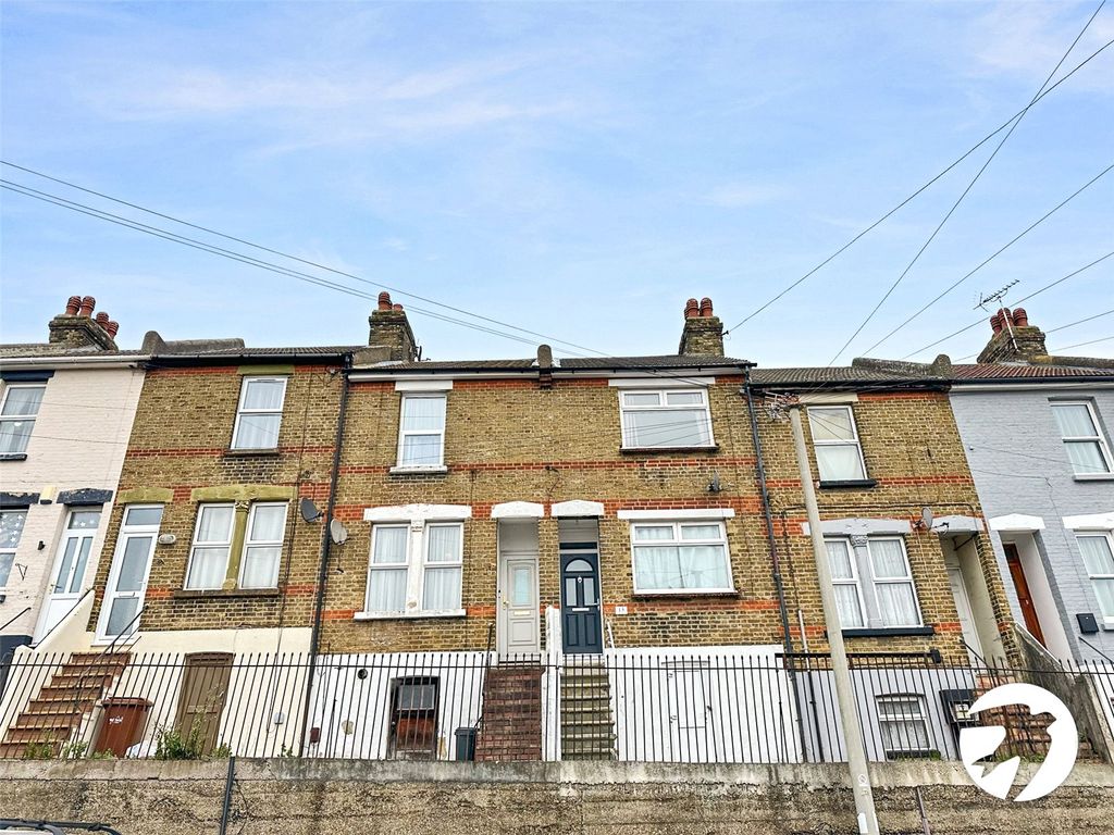 2 bed terraced house for sale in Upper Luton Road, Chatham, Kent ME5, £210,000 Zoopla