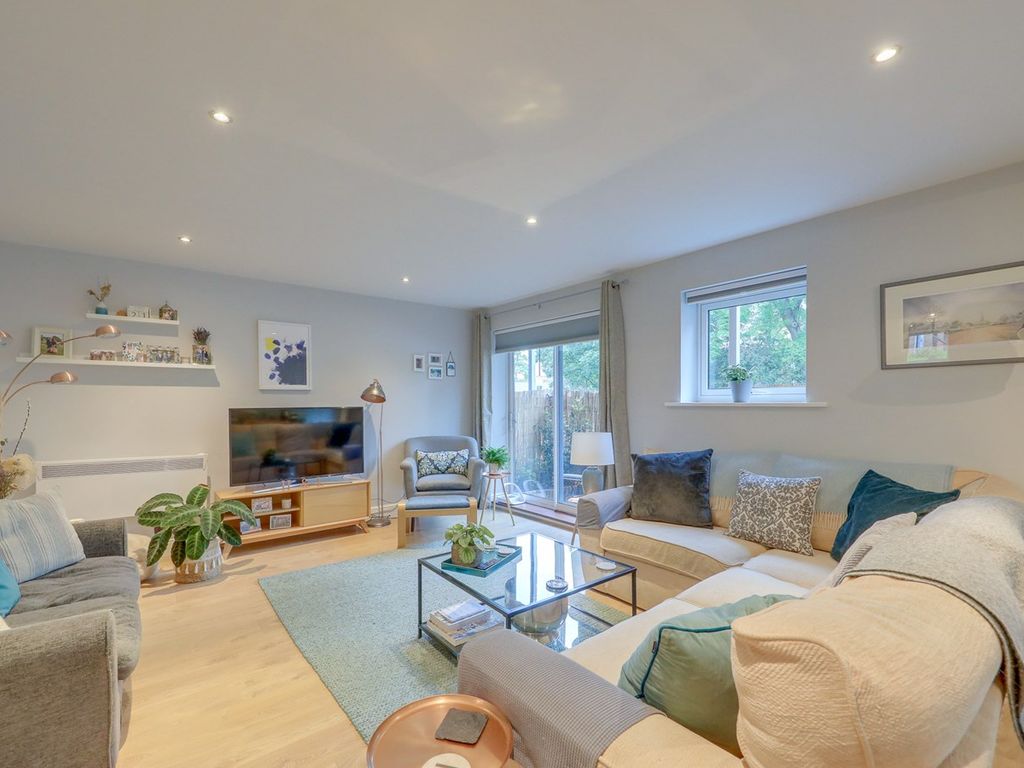 2 bed flat for sale in Highfield Close, Hither Green, London SE13 Zoopla