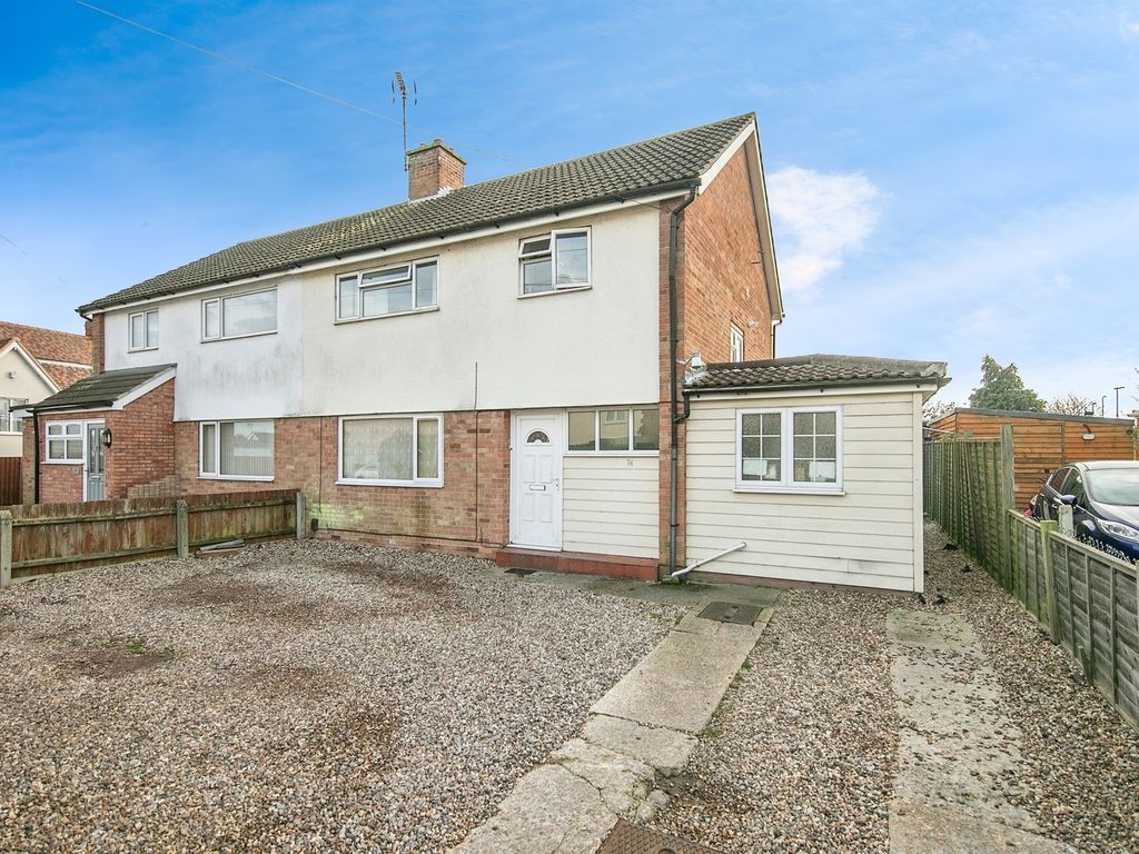4 bed semidetached house for sale in Bromley Road, Colchester CO4, £