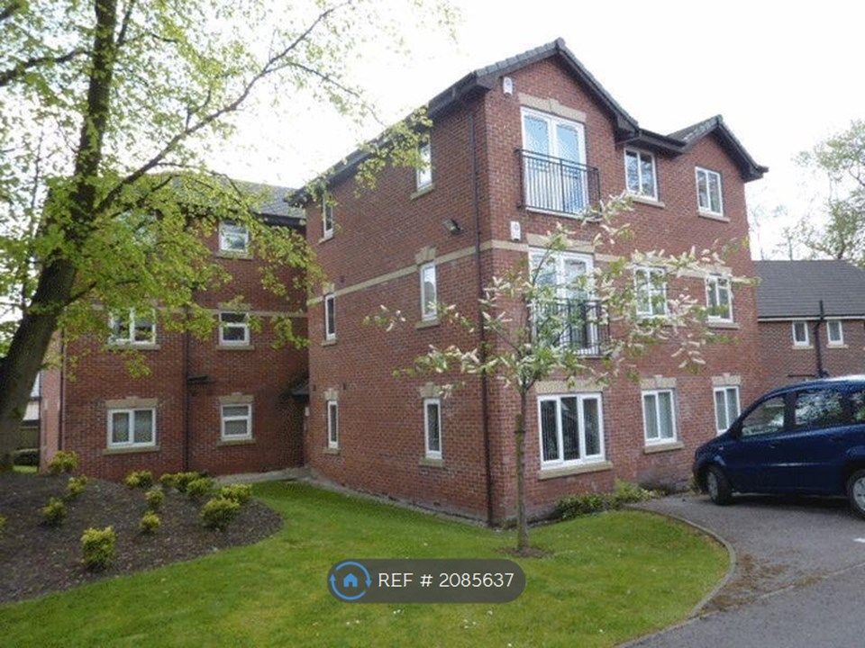 2 bed flat to rent in Thurlwood Croft, Westhoughton, Bolton BL5, £895
