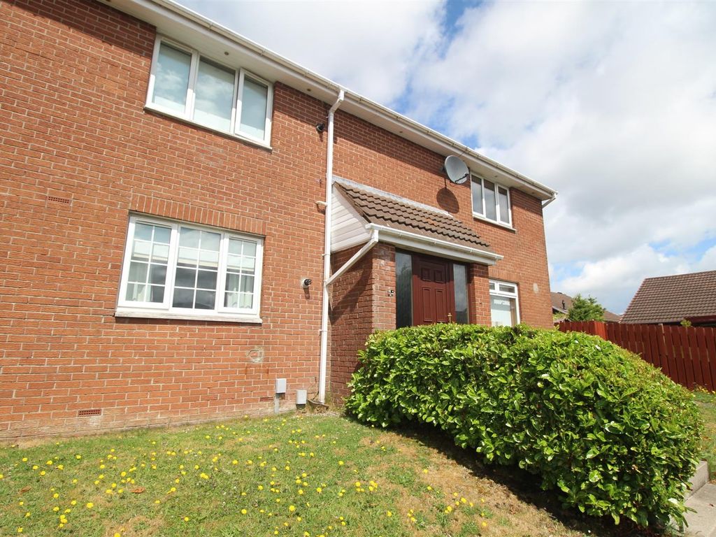 1 bed flat for sale in Gateside Grove, Greenock PA16, £68,000 Zoopla