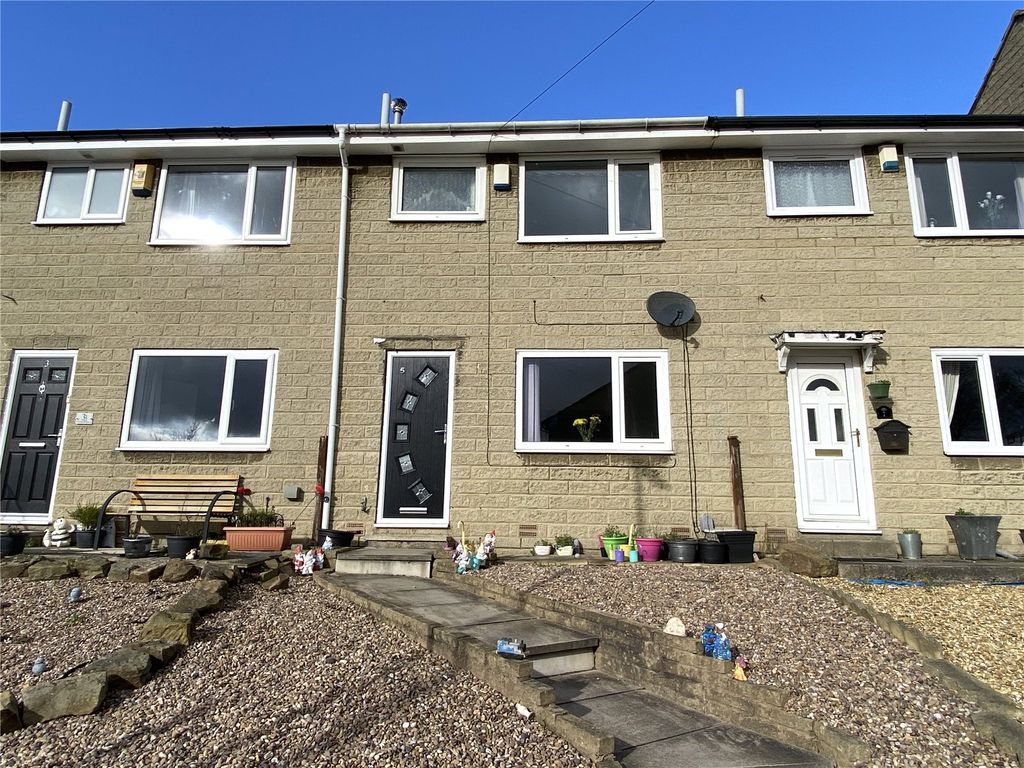 3 bed terraced house for sale in Lyndale Mews, Dewsbury WF13, £135,000