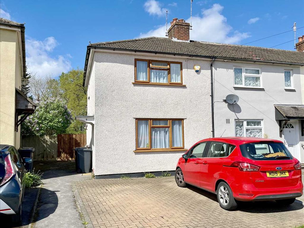 2 bed terraced house for sale in Palmer Avenue, Bushey WD23., £464,950