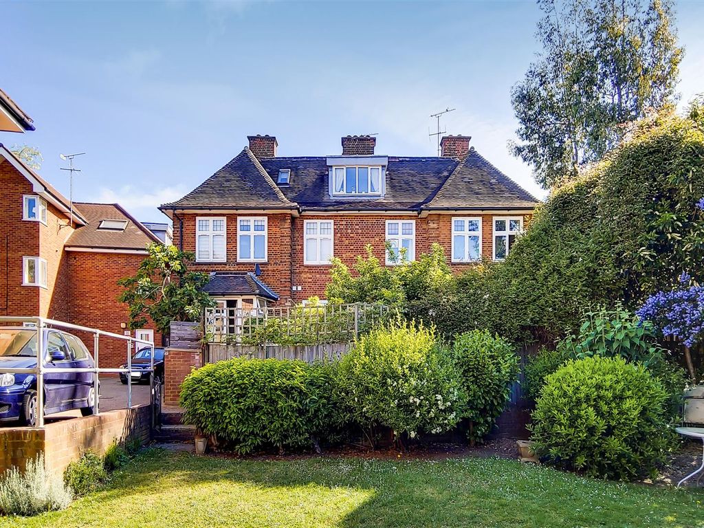 2 bed flat to rent in Medici Court, Hillfield Avenue, Crouch End N8, £