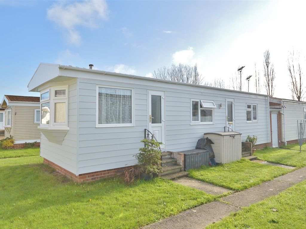 1 bed mobile/park home for sale in Meadow View Park, St. Osyth Road
