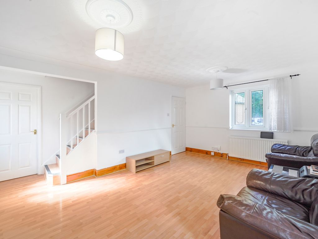 5 bed detached house to rent in Broadgate Road, London E16, £2,492 pcm