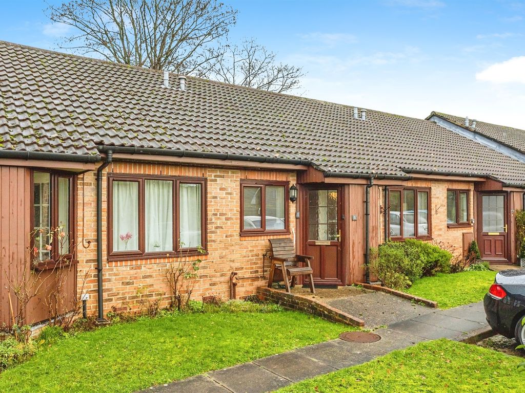1 bed terraced bungalow for sale in Windmill Platt, Handcross, Haywards Heath RH17, £220,000