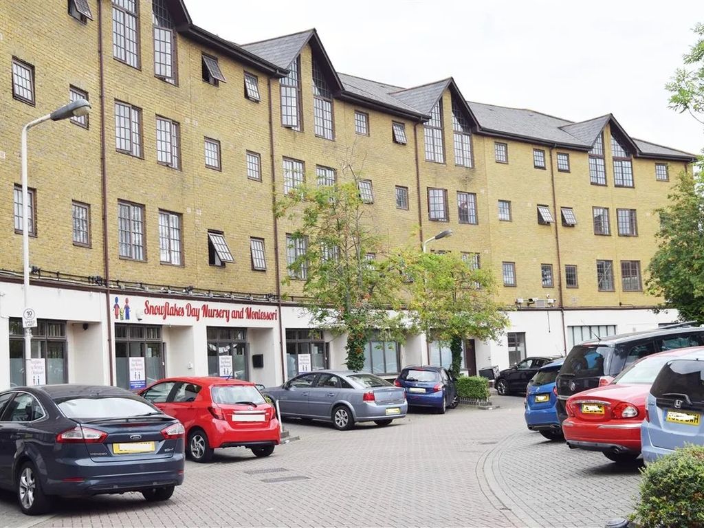 2 bed flat for sale in Crescent, Southall, Greater London UB1 Zoopla