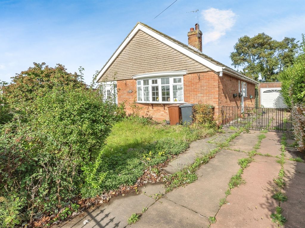 3 bed detached bungalow for sale in Beach Road, Scratby, Great Yarmouth