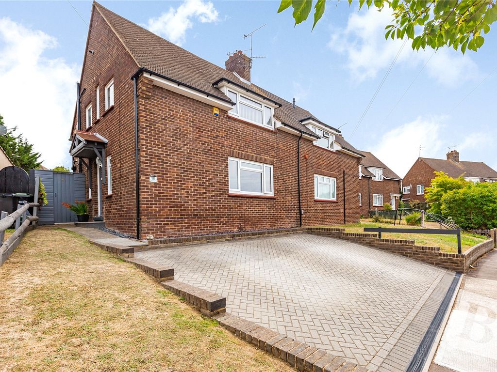 3 bed semidetached house for sale in St. Crescent, Gravesend