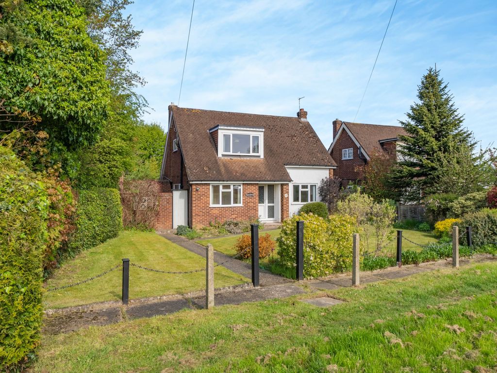 3 bed detached house for sale in Amersham Road, Little Chalfont