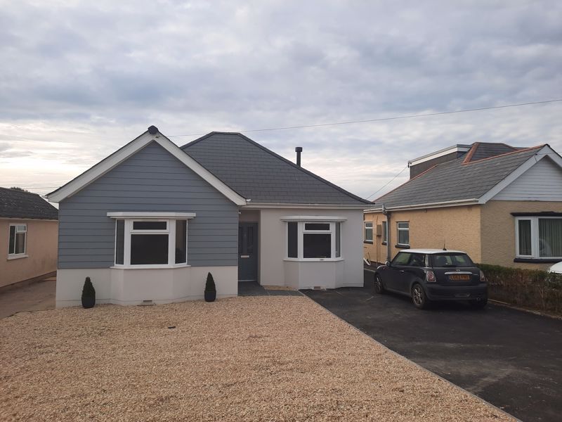 3 bed detached bungalow for sale in West Coker Road, Yeovil BA20, £