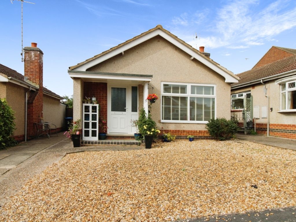 2 bed detached bungalow for sale in Marlborough Way, Market Harborough