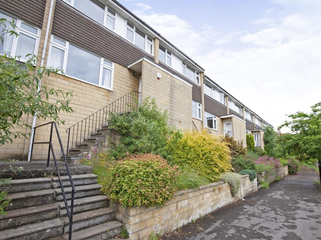 Room to rent in Alpine Gardens, Bath BA1, £750 pcm Zoopla