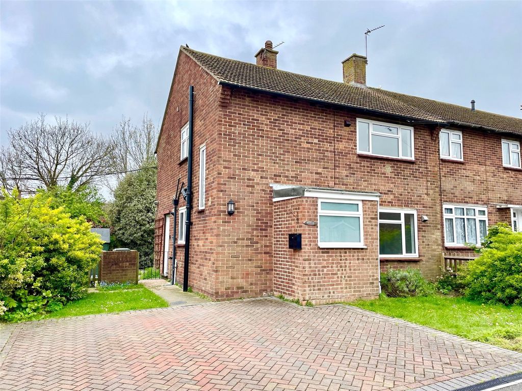 3 bed end terrace house for sale in Rockhurst Drive, Old Town