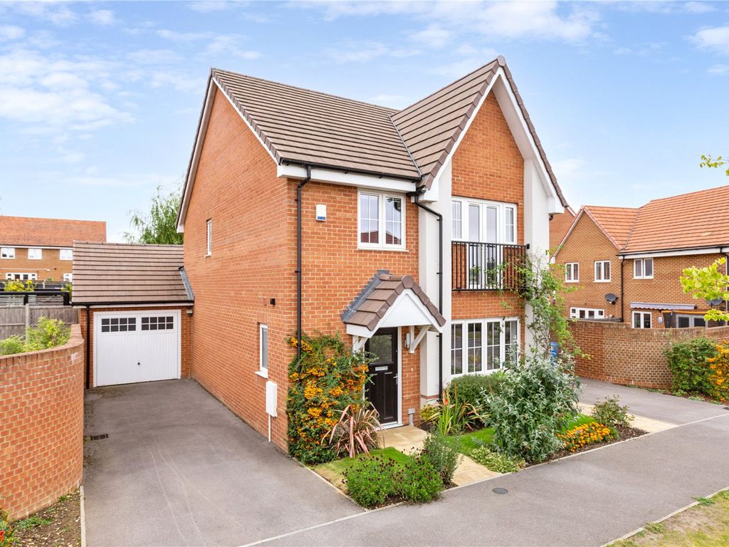 4 bed detached house for sale in Hubbard Road, Binfield, Bracknell