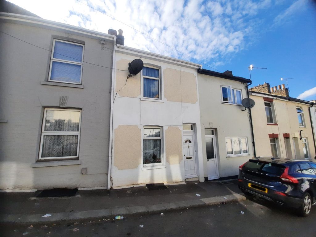 3 bed terraced house for sale in Sturla Road, Chatham, Kent ME4 Zoopla